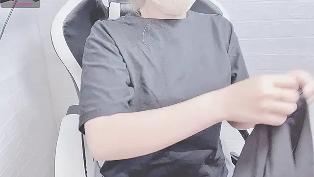 Snapshot of JessicaKale chatting on 03-05-25, 02:12 JessicaKale online show from 03-05-25, 02:12