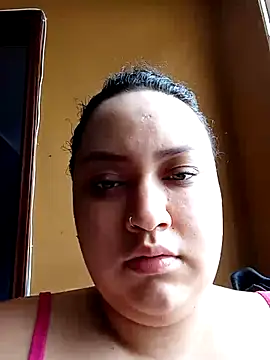 Snapshot of isaReyes chatting on 10-20-25, 01:44 isaReyes online show from 10-20-25, 01:44