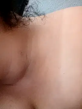 Snapshot of isaReyes chatting on 10-25-25, 11:40 isaReyes online show from 10-25-25, 11:40