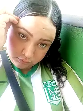 Snapshot of isaReyes chatting on 10-26-25, 04:02 isaReyes online show from 10-26-25, 04:02