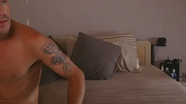 Snapshot of FrankieKentucky chatting on 10-01-25, 11:44 FrankieKentucky online show from 10-01-25, 11:44