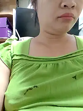 Snapshot of _Mira_69_ chatting on 05-17-26, 12:52 Mira 69 online show from 05-17-26, 12:52