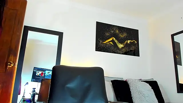 KimberlyBanks2 online show from 11-30-25, 01:04