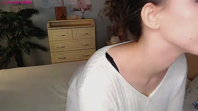 Snapshot of cosmosbaby chatting on 09-19-25, 01:23 cosmosbaby online show from 09-19-25, 01:23