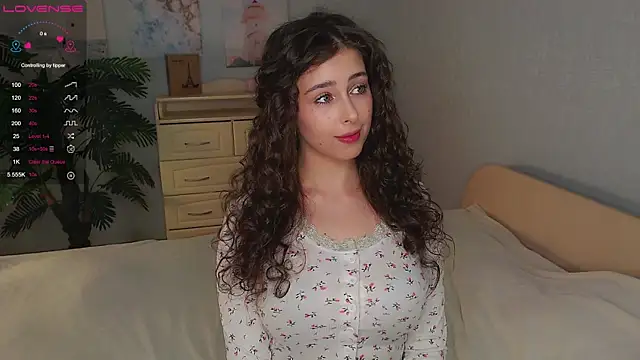 Snapshot of cosmosbaby chatting on 10-27-25, 04:11 cosmosbaby online show from 10-27-25, 04:11