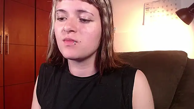 NEXT DOOR GIRL  online show from 11-06-25, 10:21