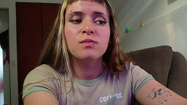 NEXT DOOR GIRL  online show from 02-21-26, 10:22