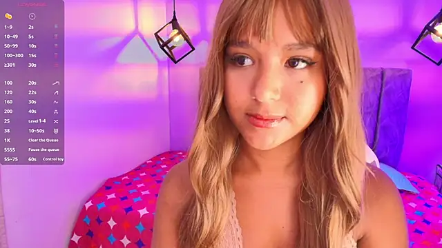 Snapshot of Sophiee_Velvet chatting on 09-16-25, 01:45 Sophiee Velvet online show from 09-16-25, 01:45