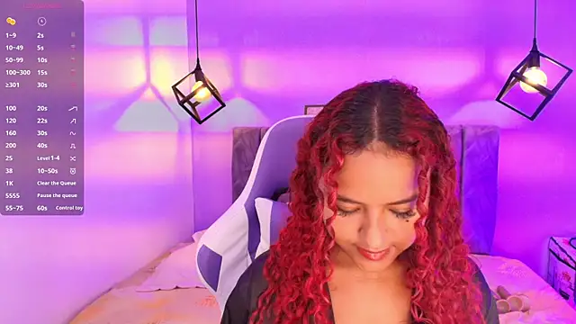 Snapshot of Sophiee_Velvet chatting on 09-19-25, 12:50 Sophiee Velvet online show from 09-19-25, 12:50