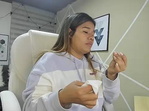 Enma  clark online show from 10-25-25, 04:09