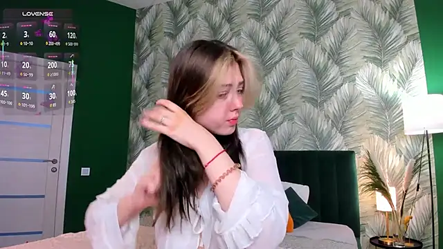 Vanessa Walters online show from 10-10-25, 03:27