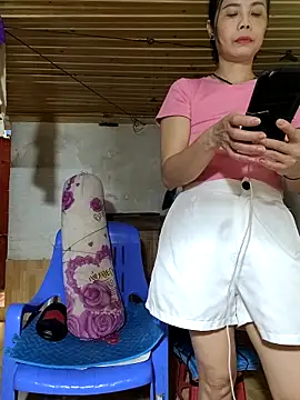 Tinease online show from 09-24-25, 01:09