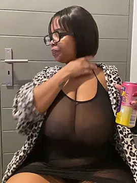 Snapshot of Saggy_areola95 chatting on 06-14-26, 09:22 Saggy areola95 online show from 06-14-26, 09:22