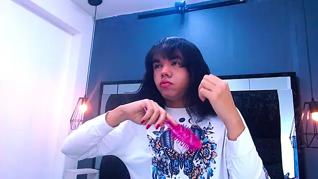 AndreaGil  online show from 12-18-25, 12:33