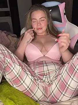 Snapshot of chelsiekink3 chatting on 12-14-24, 12:22 chelsiekink3 online show from 12-14-24, 12:22