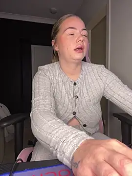 Snapshot of chelsiekink3 chatting on 12-16-24, 01:21 chelsiekink3 online show from 12-16-24, 01:21