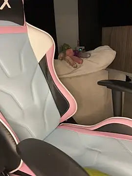 Snapshot of chelsiekink3 chatting on 12-24-24, 12:00 chelsiekink3 online show from 12-24-24, 12:00