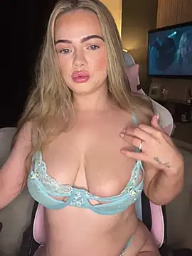 Snapshot of chelsiekink3 chatting on 01-22-25, 07:24 chelsiekink3 online show from 01-22-25, 07:24