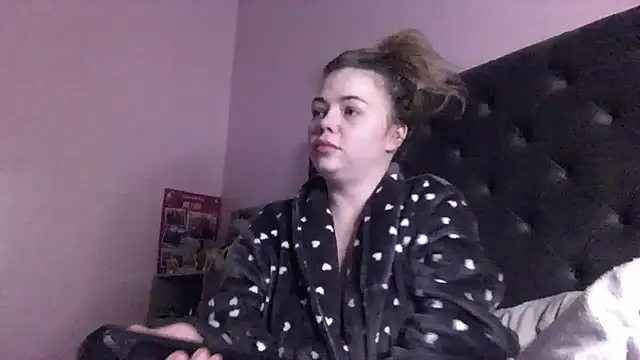 Snapshot of chelsiekink3 chatting on 02-18-25, 08:27 chelsiekink3 online show from 02-18-25, 08:27