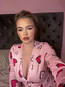 Snapshot of chelsiekink3 chatting on 03-06-25, 08:16 chelsiekink3 online show from 03-06-25, 08:16