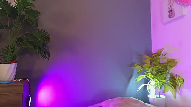 Snapshot of jade_brunnette chatting on 05-21-26, 08:27 jade brunnette online show from 05-21-26, 08:27