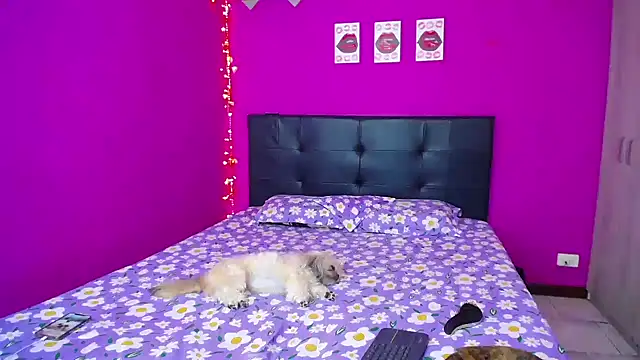 Snapshot of Zaratattoox chatting on 12-24-24, 09:50 Zaratattoox online show from 12-24-24, 09:50