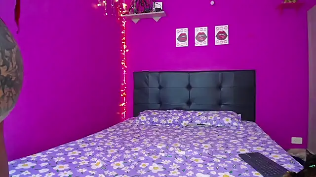 Snapshot of Zaratattoox chatting on 01-20-25, 04:10 Zaratattoox online show from 01-20-25, 04:10