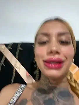 Snapshot of Zaratattoox chatting on 10-06-25, 06:55 Zaratattoox online show from 10-06-25, 06:55