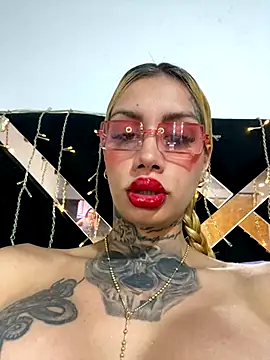 Snapshot of Zaratattoox chatting on 10-10-25, 08:02 Zaratattoox online show from 10-10-25, 08:02