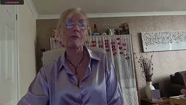 TopazCamgirl online show from 04-17-26, 03:04