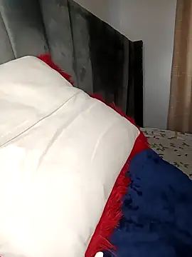 Snapshot of Golden_diver chatting on 10-30-25, 08:27 Golden diver online show from 10-30-25, 08:27