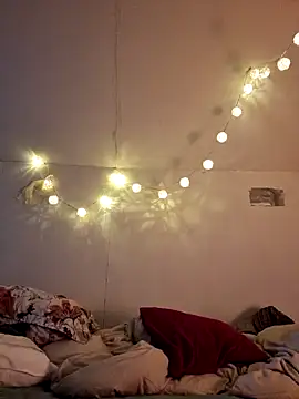 Snapshot of Afrania chatting on 02-17-25, 01:04 Afrania online show from 02-17-25, 01:04