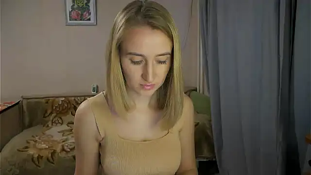 Snapshot of Sophiloren chatting on 12-05-24, 11:05 Sophiloren online show from 12-05-24, 11:05