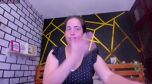 kathina giraldo online show from 12-12-24, 01:39
