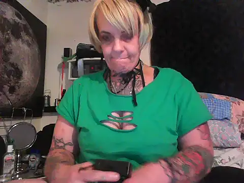 Snapshot of Hunniebunnie78 chatting on 06-14-26, 06:48 Hunniebunnie78 online show from 06-14-26, 06:48
