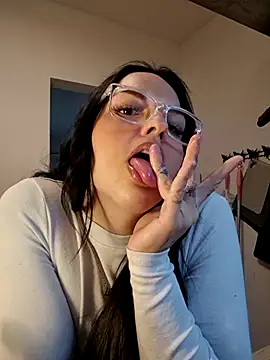 Snapshot of Jujuicy_97 chatting on 10-28-25, 08:00 Jujuicy 97 online show from 10-28-25, 08:00