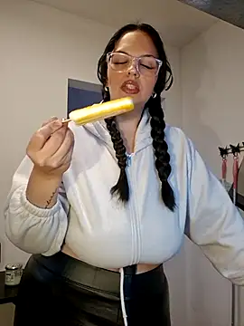 Snapshot of Jujuicy_97 chatting on 10-29-25, 10:06 Jujuicy 97 online show from 10-29-25, 10:06