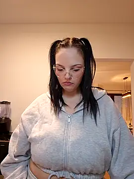 Snapshot of Jujuicy_97 chatting on 02-11-26, 11:04 Jujuicy 97 online show from 02-11-26, 11:04