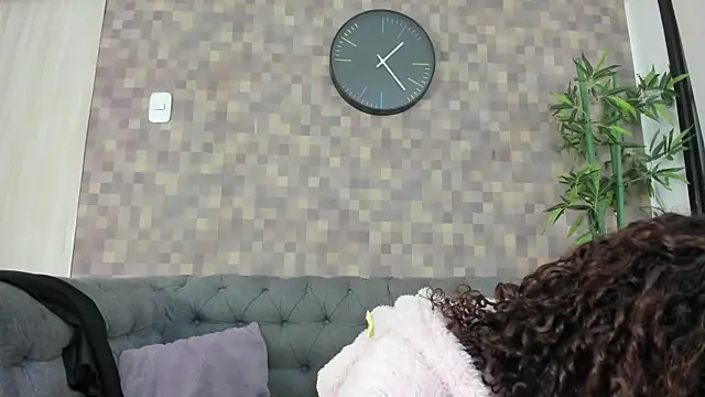 nataly velez online show from 11-16-25, 07:30