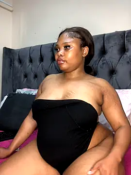 Snapshot of Anaelle24 chatting on 11-19-25, 07:30 Anaelle24 online show from 11-19-25, 07:30