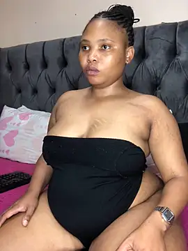 Snapshot of Anaelle24 chatting on 02-23-26, 06:33 Anaelle24 online show from 02-23-26, 06:33