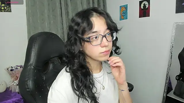 Snapshot of indra_cam chatting on 06-05-26, 06:31 indra cam online show from 06-05-26, 06:31