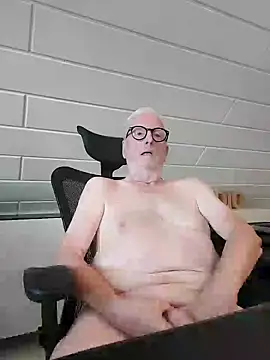 Greyhound70 online show from 09-28-25, 03:17