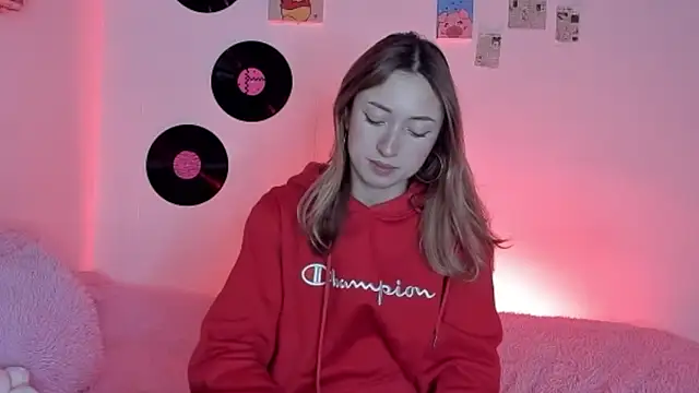 Snapshot of Imsophie_collins chatting on 10-19-25, 05:41 Imsophie collins online show from 10-19-25, 05:41