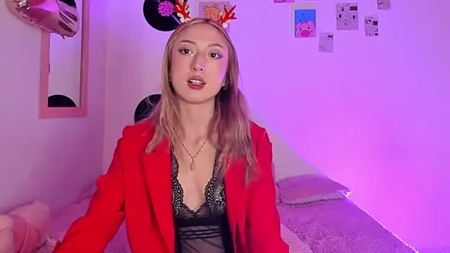 Snapshot of Imsophie_collins chatting on 12-20-25, 05:47 Imsophie collins online show from 12-20-25, 05:47