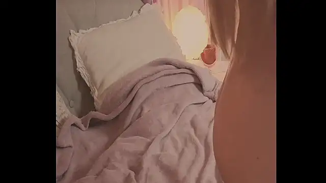 Snapshot of Blondecandie chatting on 09-11-25, 05:35 Blondecandie online show from 09-11-25, 05:35