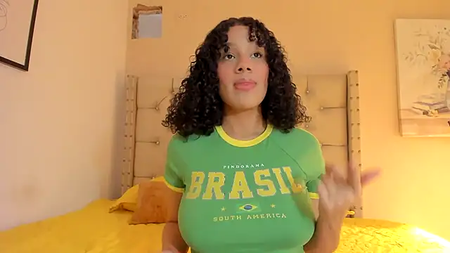 Snapshot of vanesasexyhot21 chatting on 02-05-26, 01:43 vanesasexyhot21 online show from 02-05-26, 01:43