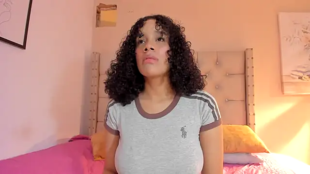 Snapshot of vanesasexyhot21 chatting on 02-10-26, 02:15 vanesasexyhot21 online show from 02-10-26, 02:15