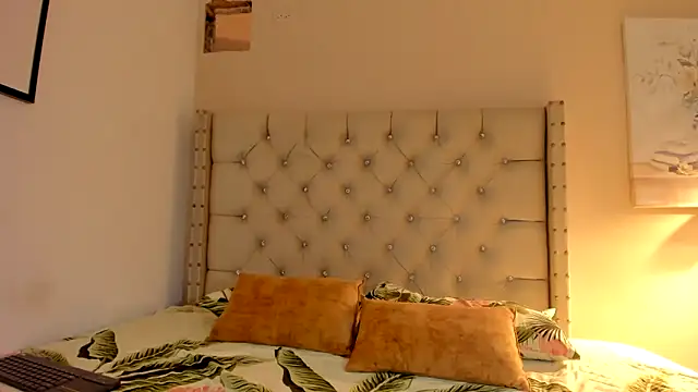 Snapshot of vanesasexyhot21 chatting on 02-14-26, 02:19 vanesasexyhot21 online show from 02-14-26, 02:19