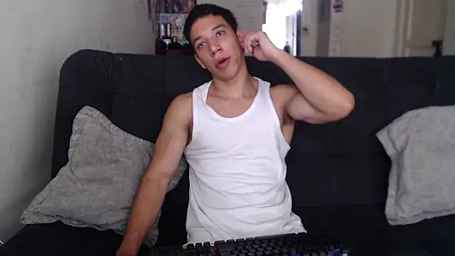 ethan noir online show from 12-22-25, 04:04